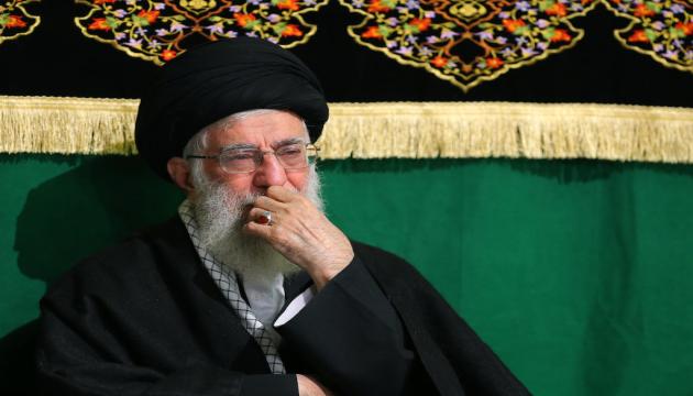Ayatullah Xamneyi Ağa qarşısinda - Mərsiyə